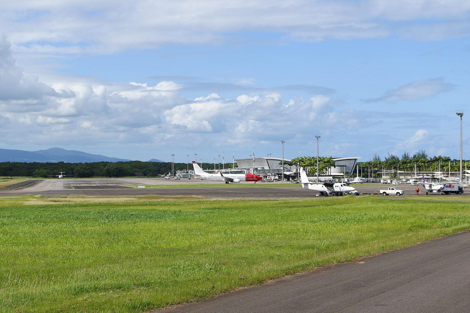 Pointe-à-Pitre Intl. Airport - Spotting Guide - spotterguide.net